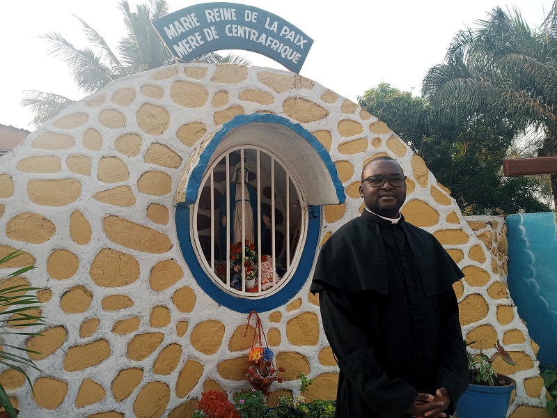 Centrafrique : Père Xavier-Arnauld FAGBA, Cérémoniaire liturgiste de l’Archidiocèse de Bangui est notre invité du jour. Avec lui, nous évoquons le sens et l’origine de la fête de Noel